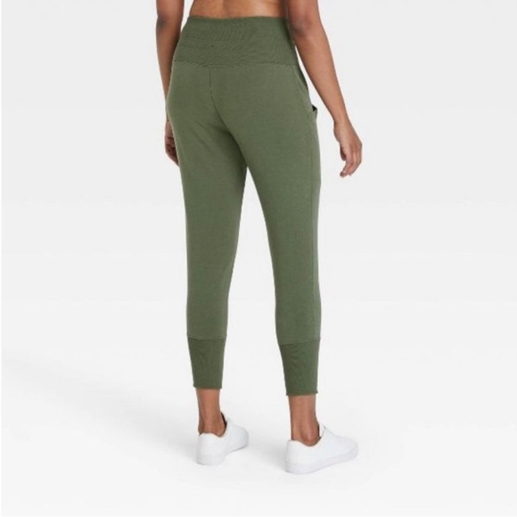 NWT All In Motion High-Rise Jogger Olive Green - Picture 2 of 9